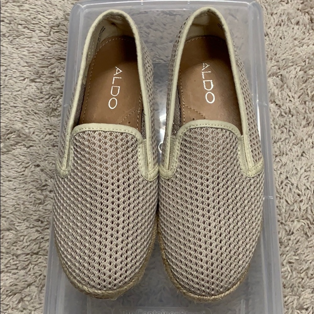 Size 35 (5) ALDO woven loafers